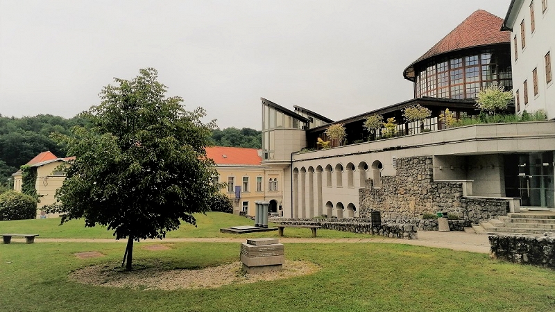 Park Rastoče knjige ob knjižnici (3)